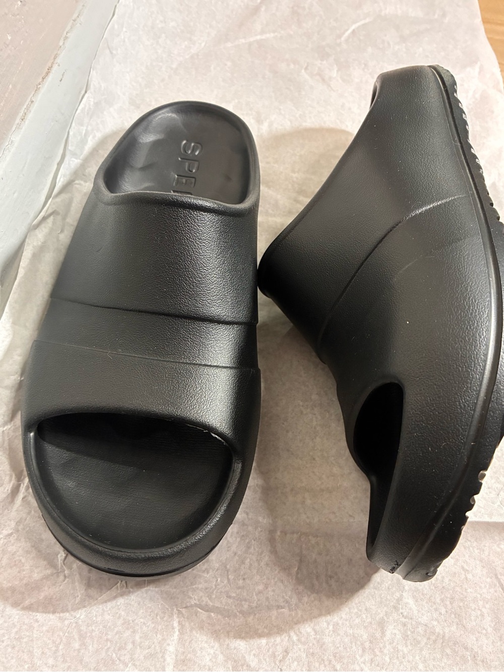 US - 9 Men's Black Slide Sandals